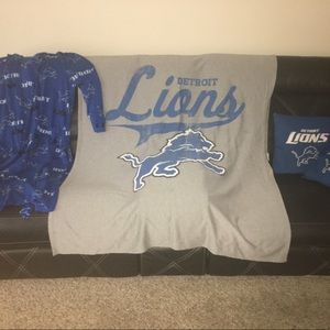 Detroit Lions Blanket and Pillow Set.